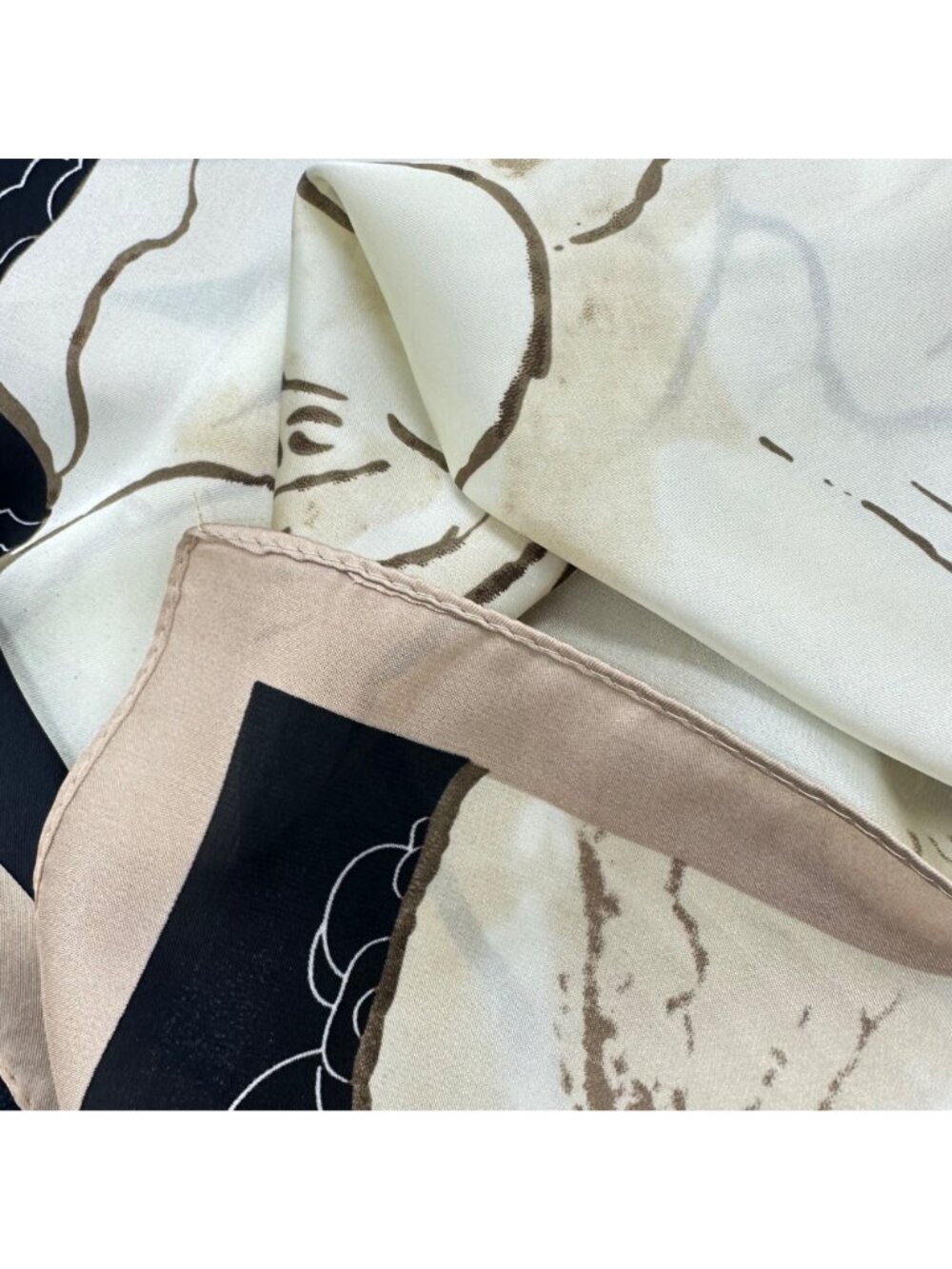 ✨New Elegant Bandana Square Silky Scarf Soft FLORAL BIG ROSE Black Brown Luxury✨ - Picture 5 of 8